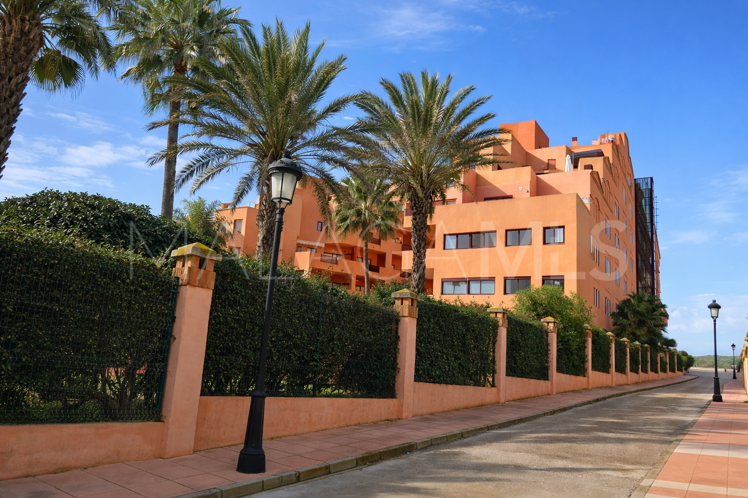 Buy town house with 4 bedrooms in Alcorrín