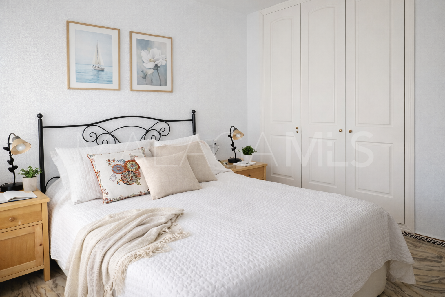 Buy town house with 4 bedrooms in Alcorrín