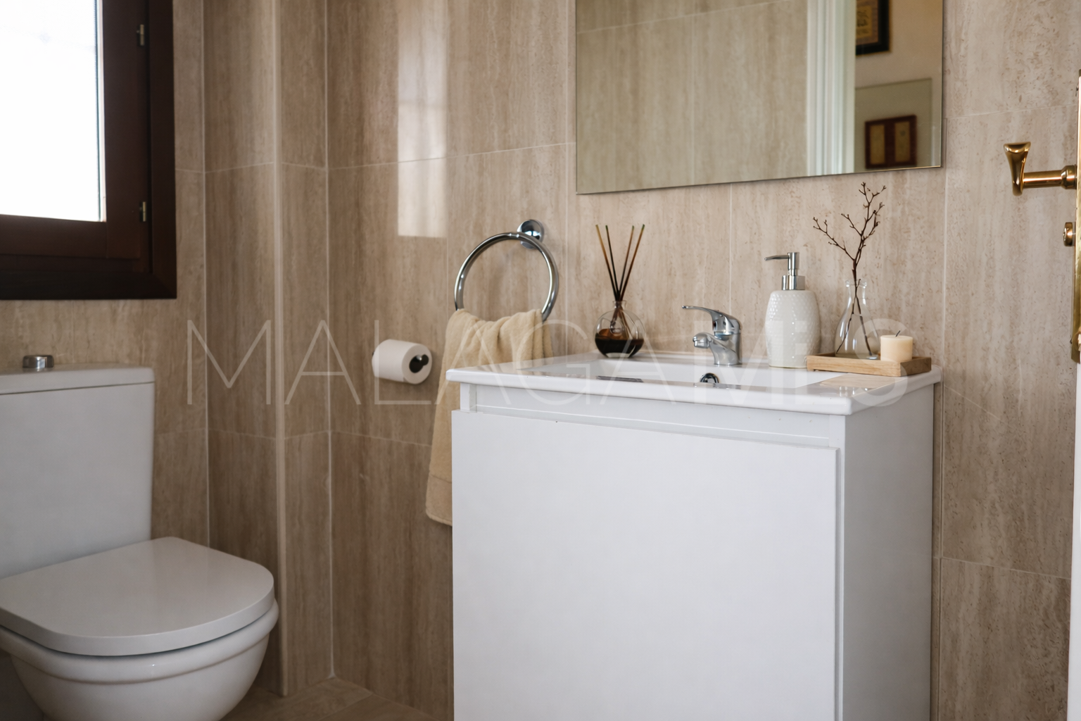 Buy town house with 4 bedrooms in Alcorrín