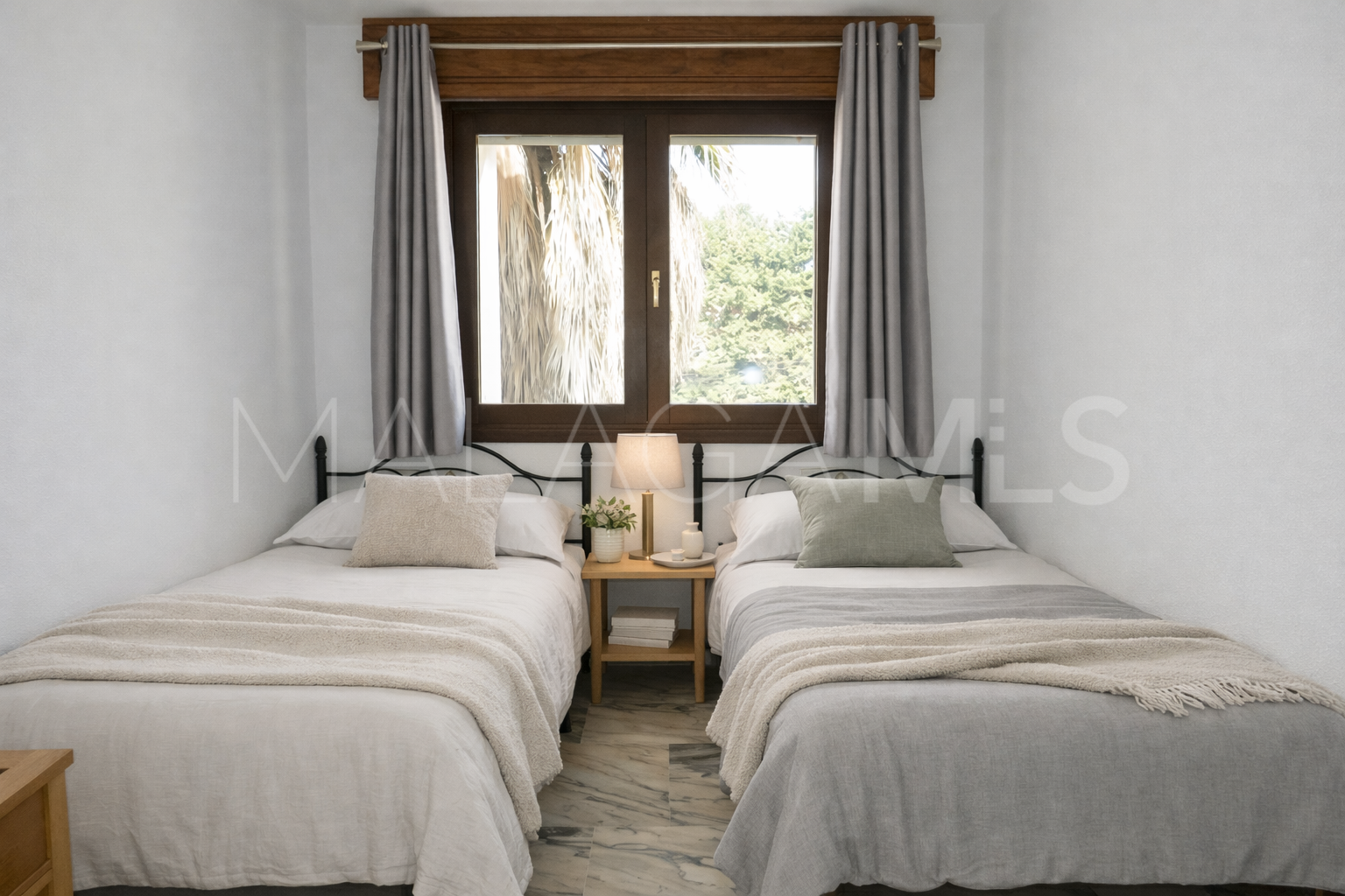 Buy town house with 4 bedrooms in Alcorrín