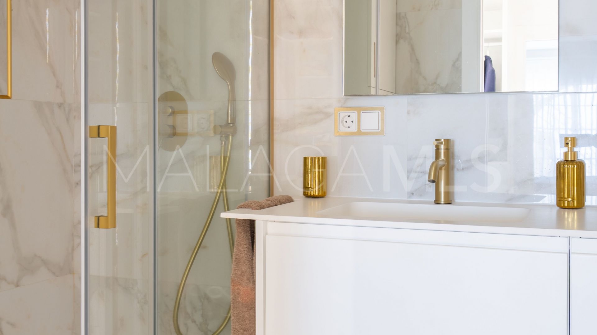 Parhus for sale in La Mairena