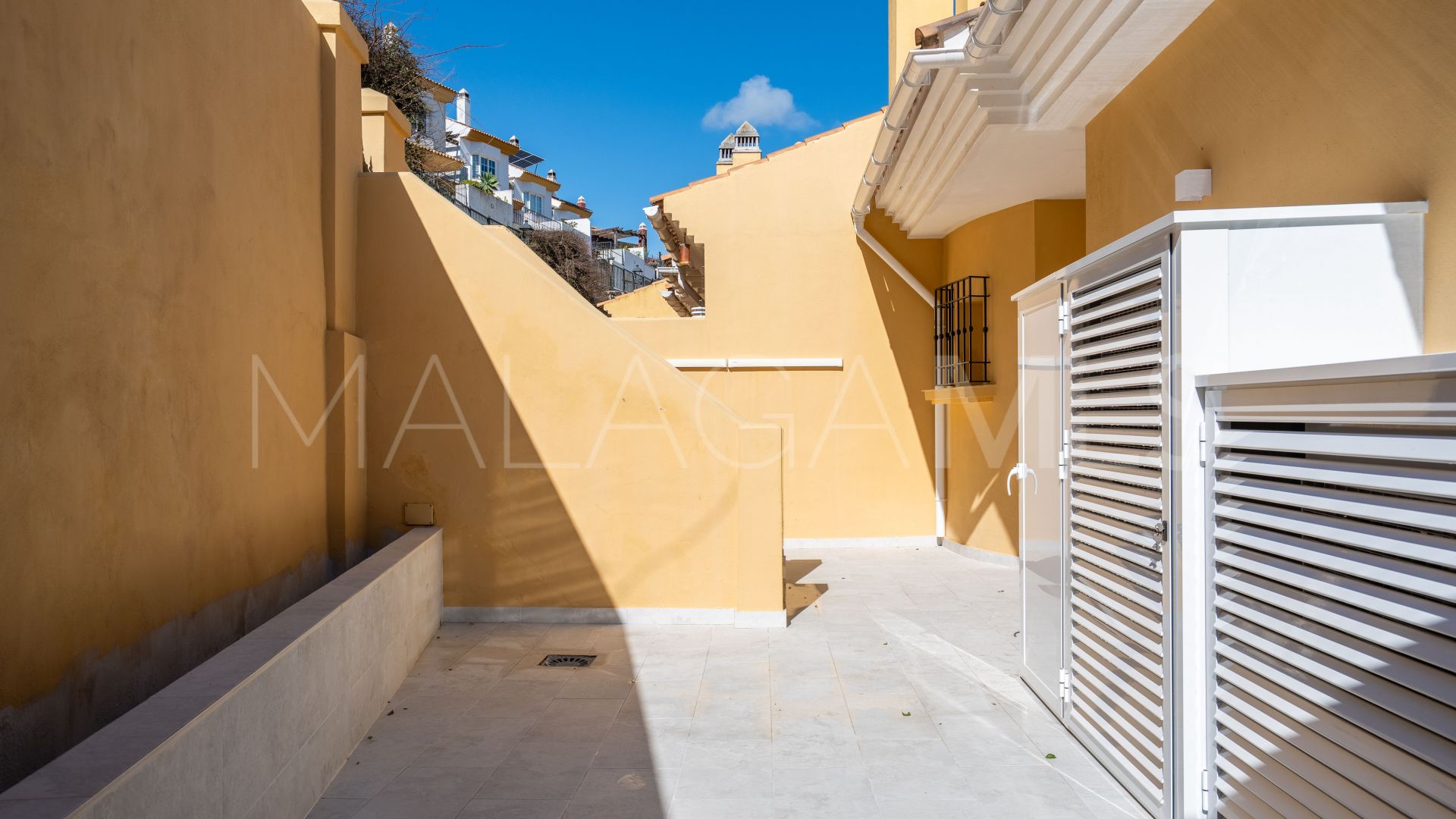 Buy pareado in La Mairena with 4 bedrooms