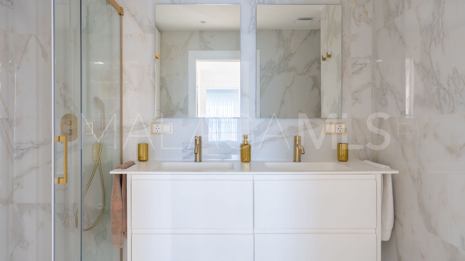 Parhus for sale in La Mairena