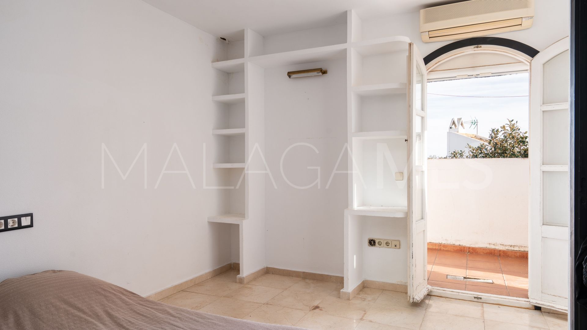 Pareado with 4 bedrooms for sale in Nueva Andalucia