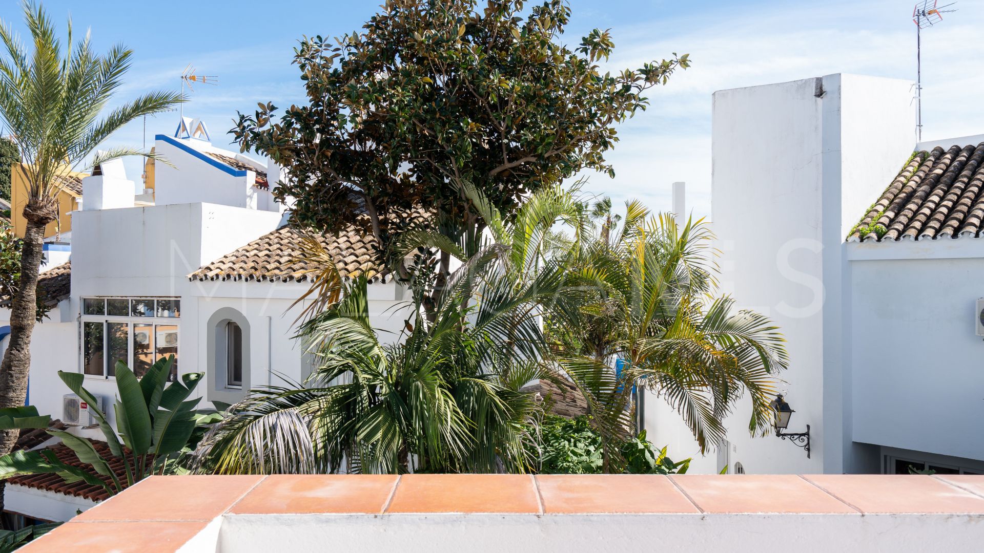 Pareado with 4 bedrooms for sale in Nueva Andalucia