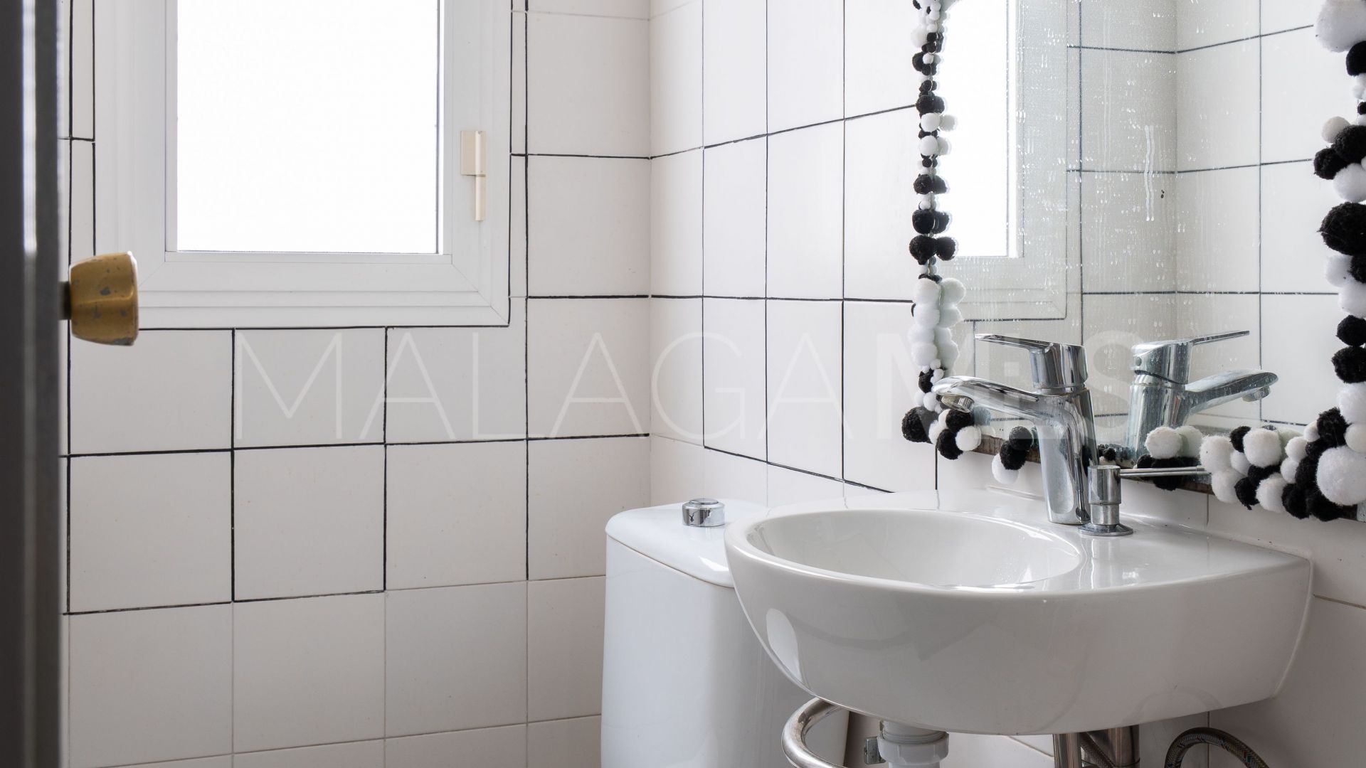 Pareado with 4 bedrooms for sale in Nueva Andalucia