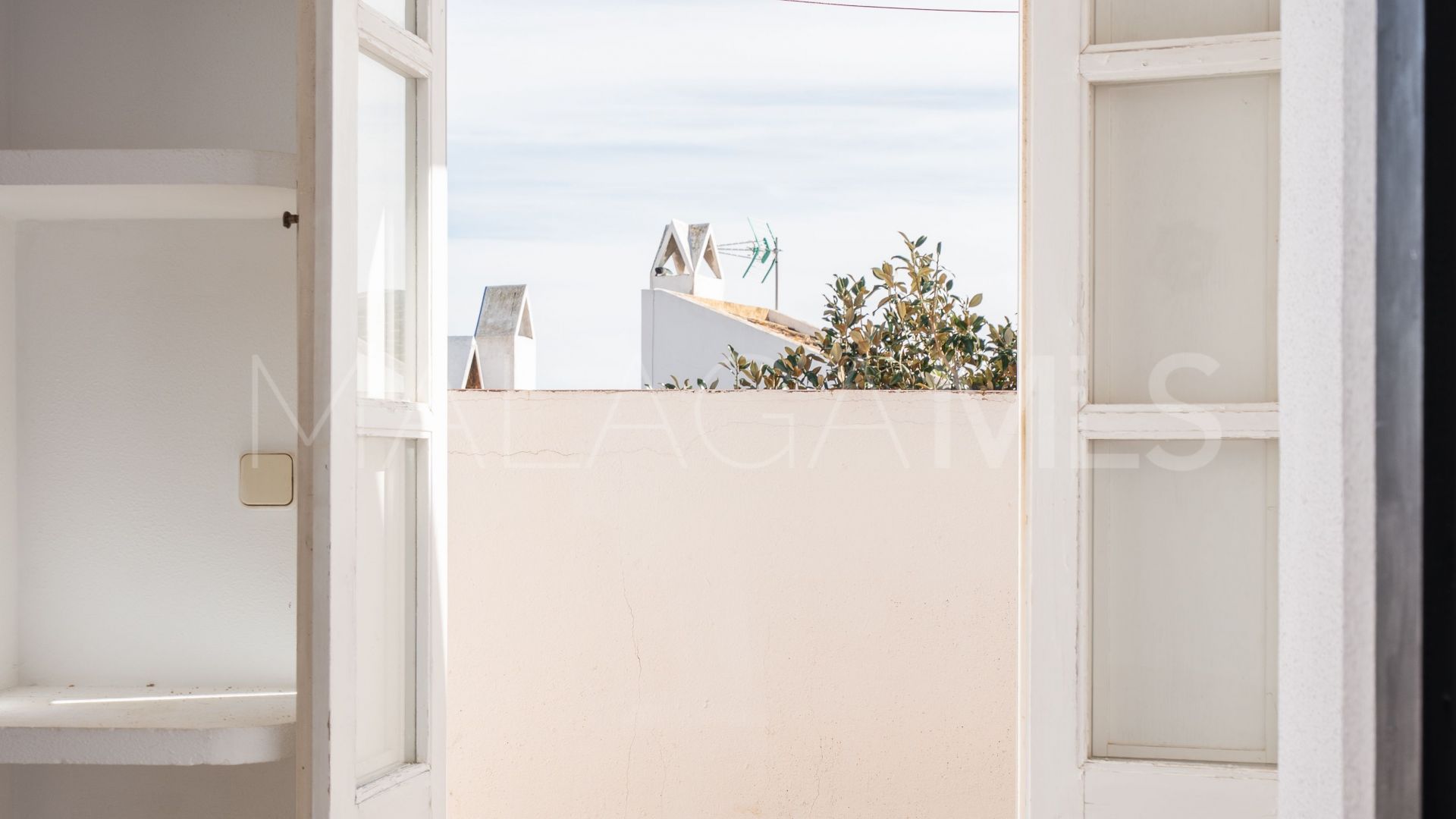 Pareado with 4 bedrooms for sale in Nueva Andalucia