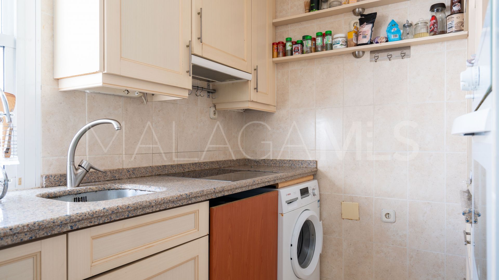 Pareado with 4 bedrooms for sale in Nueva Andalucia