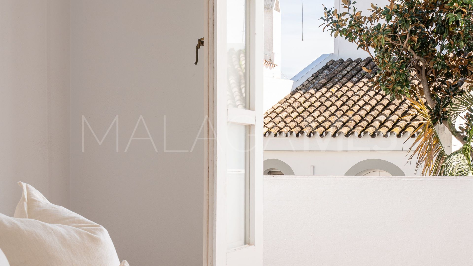 Pareado with 4 bedrooms for sale in Nueva Andalucia