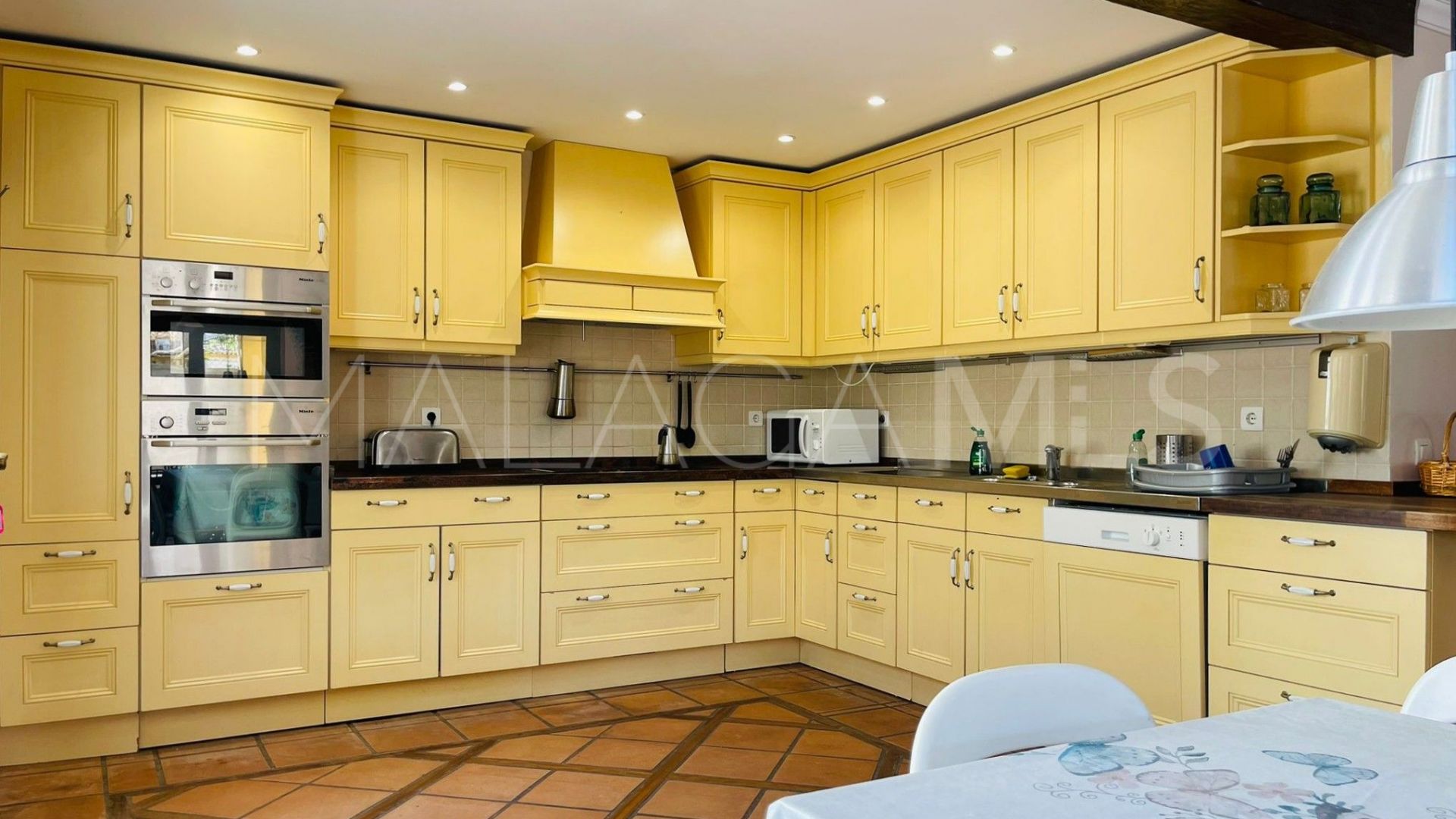 Semi detached villa with 6 bedrooms for sale in Fuengirola