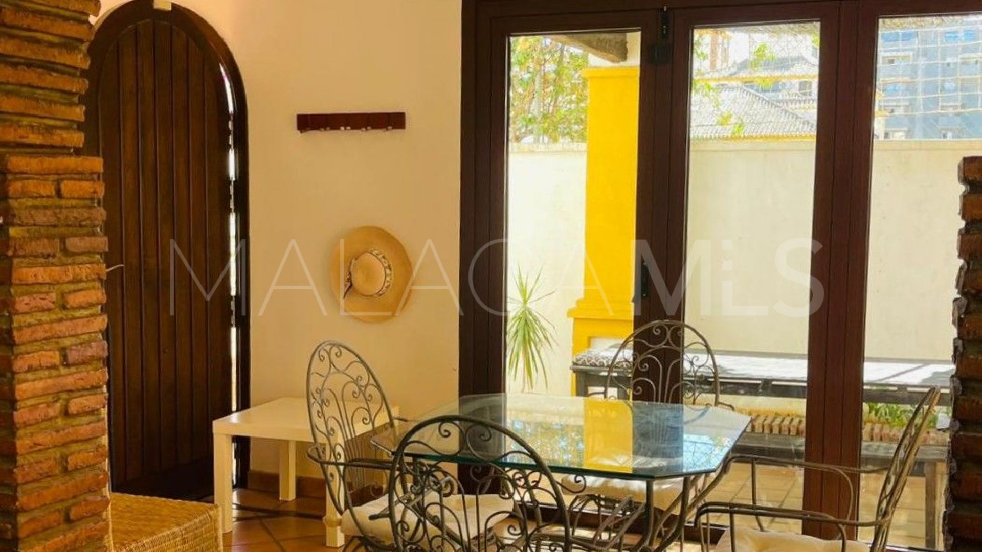 Semi detached villa with 6 bedrooms for sale in Fuengirola