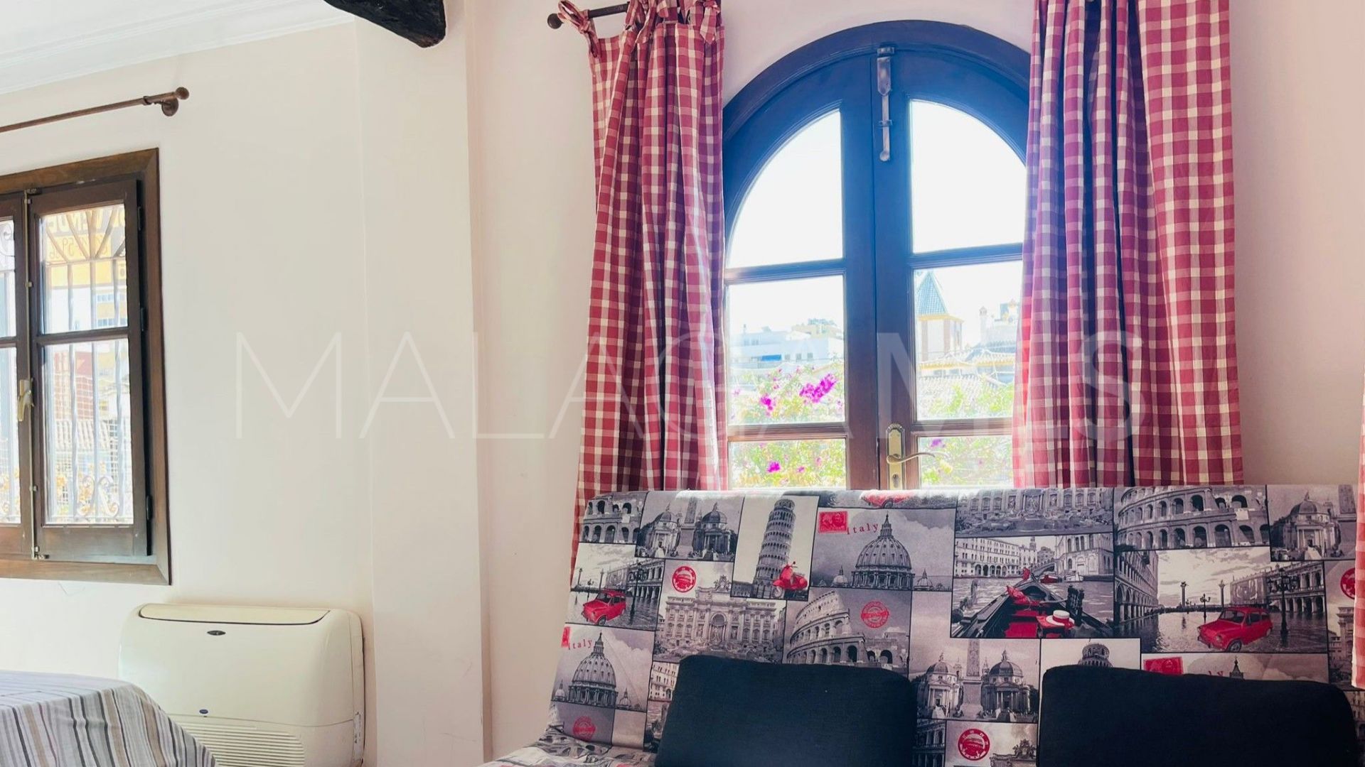 Semi detached villa with 6 bedrooms for sale in Fuengirola