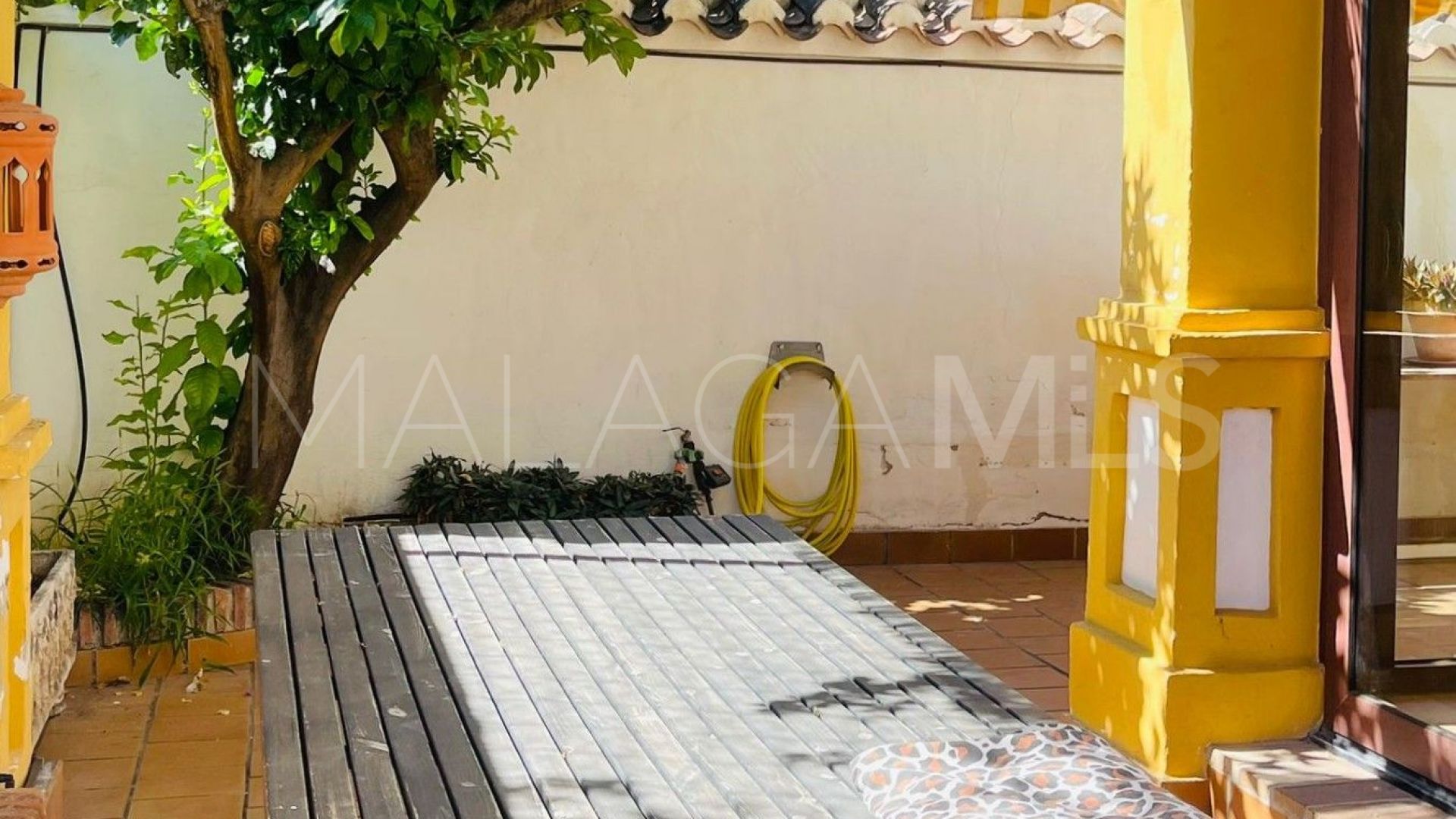 Semi detached villa with 6 bedrooms for sale in Fuengirola