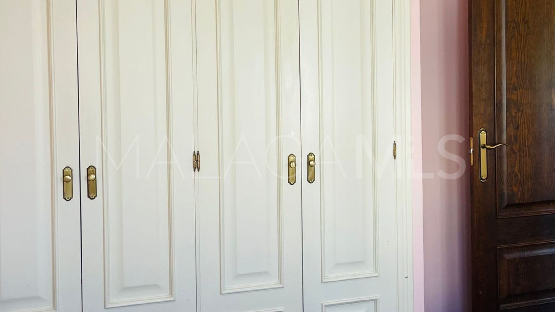 Semi detached villa with 6 bedrooms for sale in Fuengirola