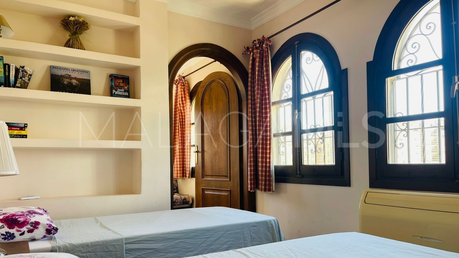 Semi detached villa with 6 bedrooms for sale in Fuengirola