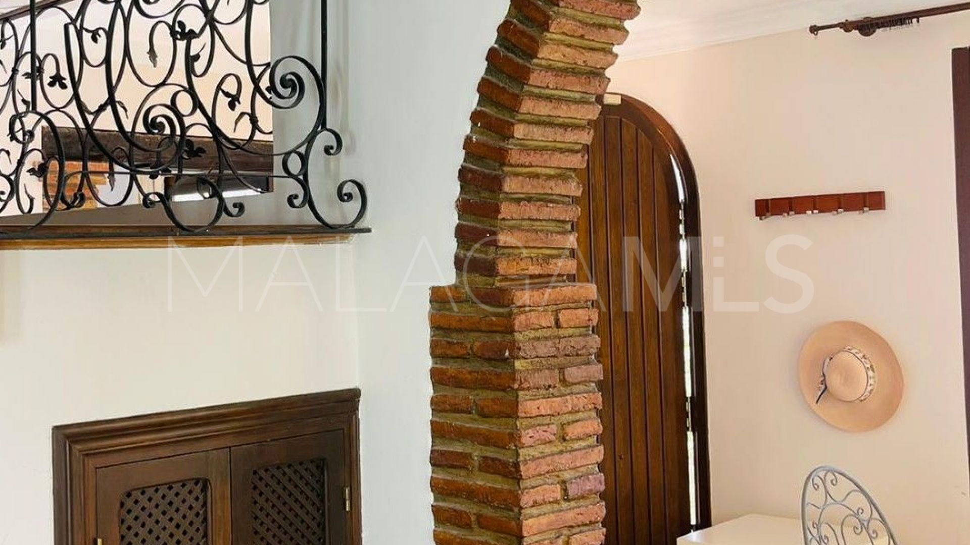 Semi detached villa with 6 bedrooms for sale in Fuengirola