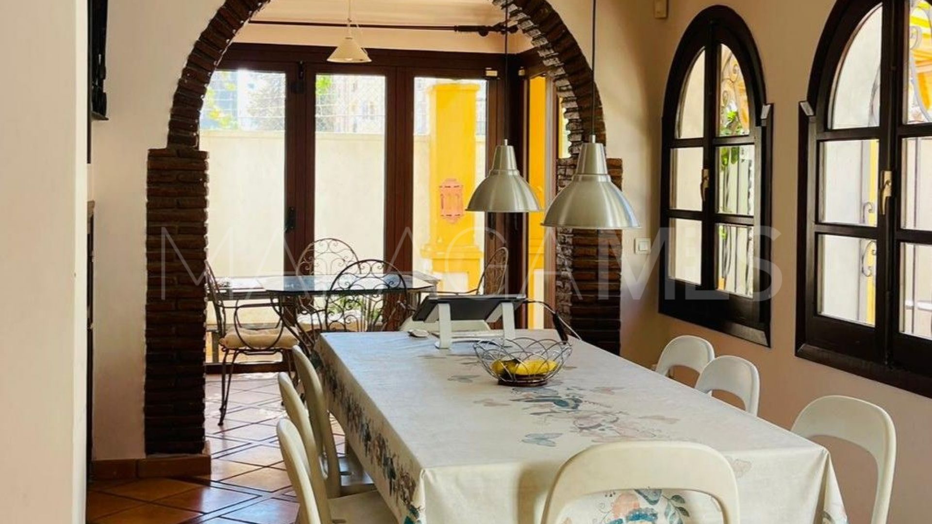 Semi detached villa with 6 bedrooms for sale in Fuengirola