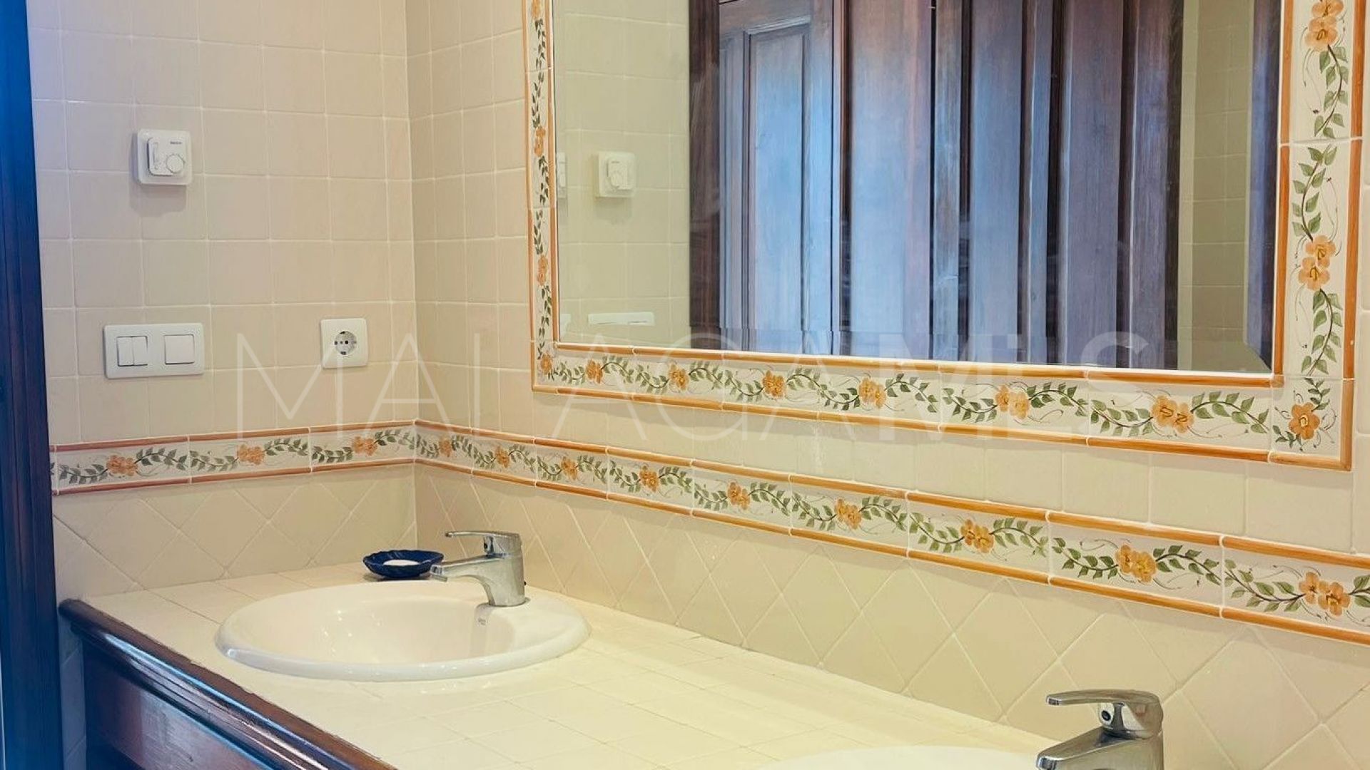 Semi detached villa with 6 bedrooms for sale in Fuengirola