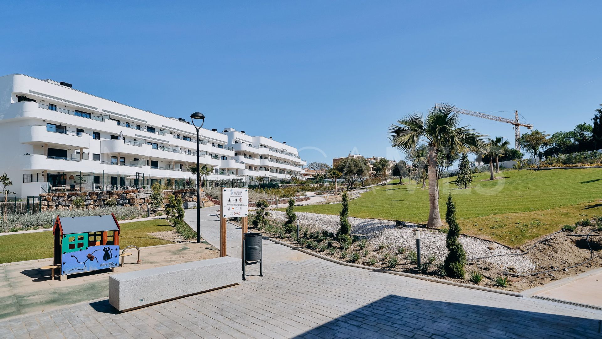 Apartamento planta baja with 2 bedrooms for sale in Estepona Este