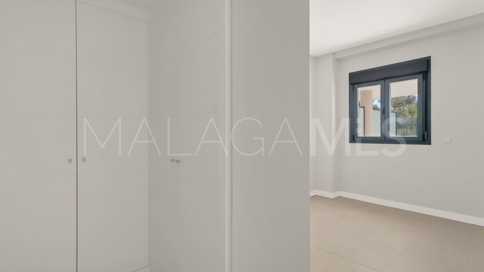 Apartamento planta baja with 2 bedrooms for sale in Estepona Este