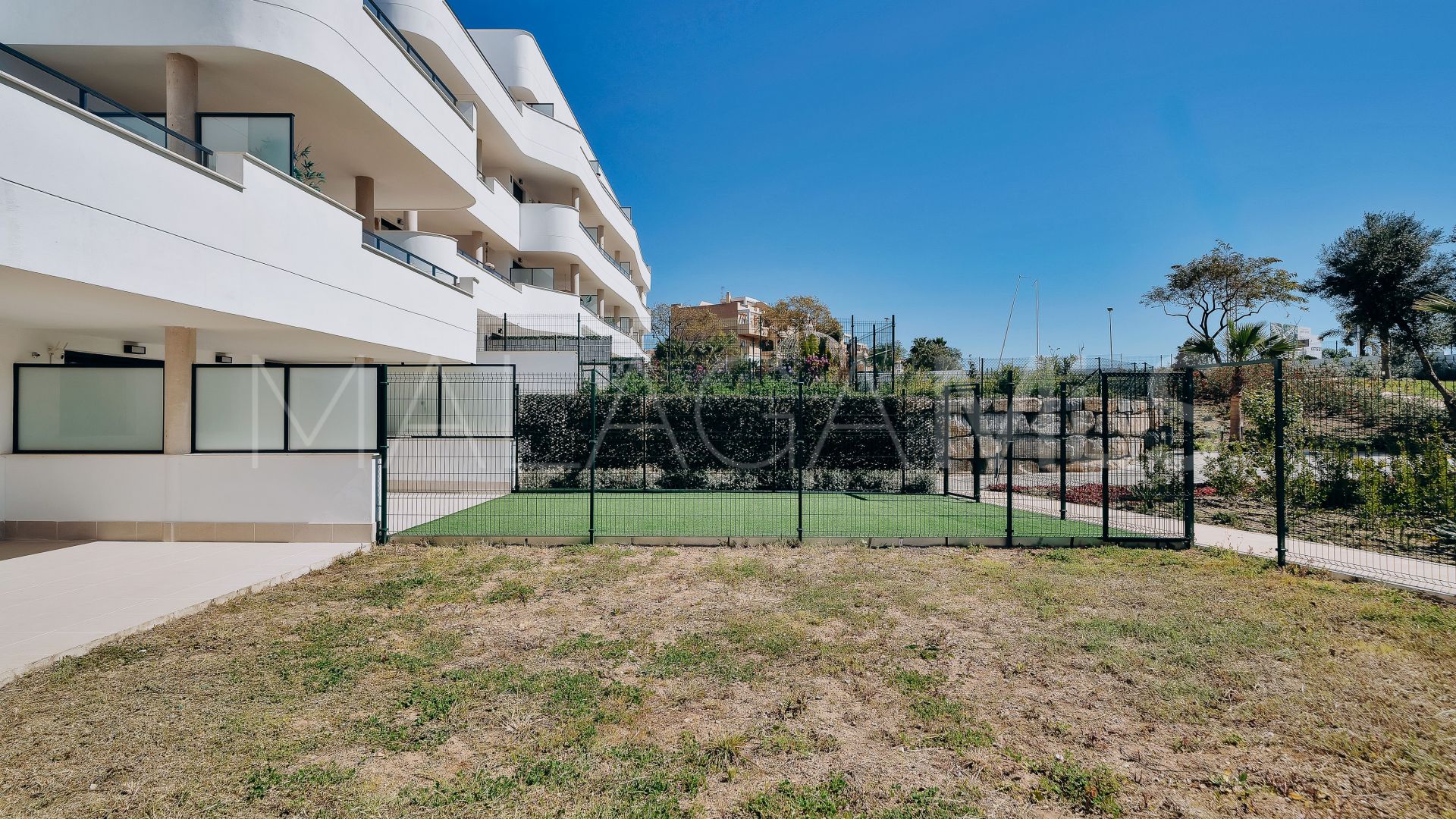 Apartamento planta baja with 2 bedrooms for sale in Estepona Este