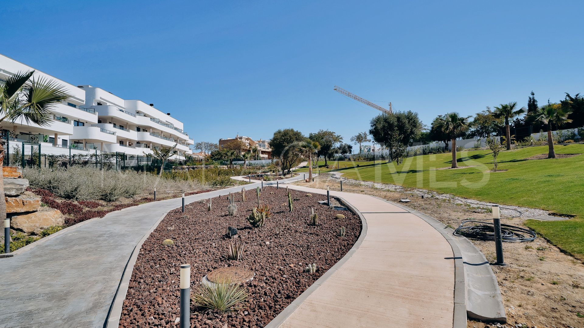 Apartamento planta baja with 2 bedrooms for sale in Estepona Este