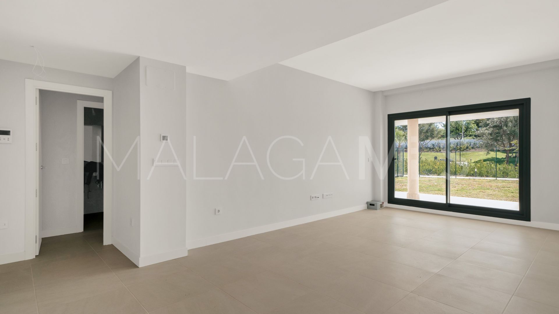 Apartamento planta baja with 2 bedrooms for sale in Estepona Este