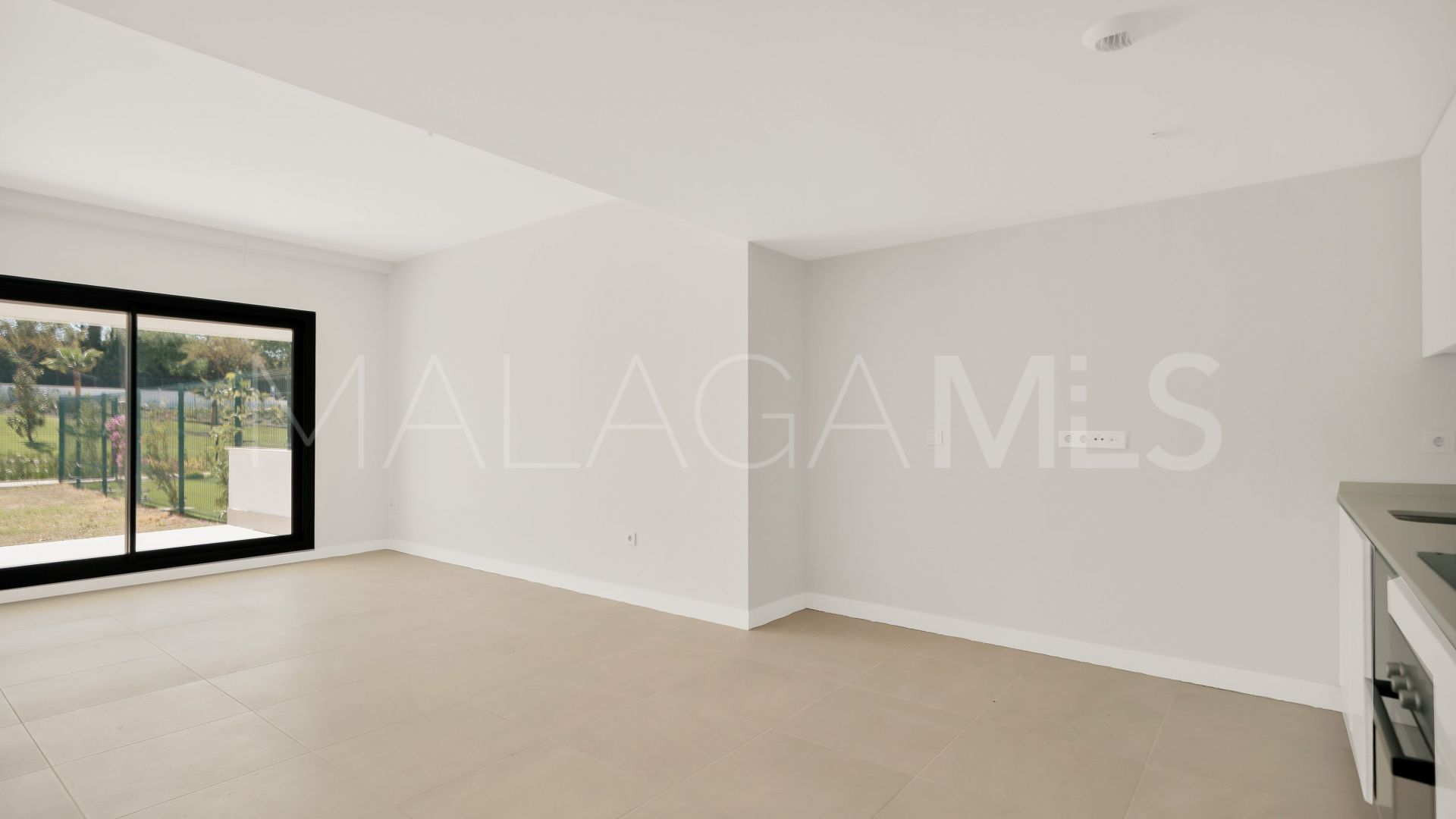 Apartamento planta baja with 2 bedrooms for sale in Estepona Este