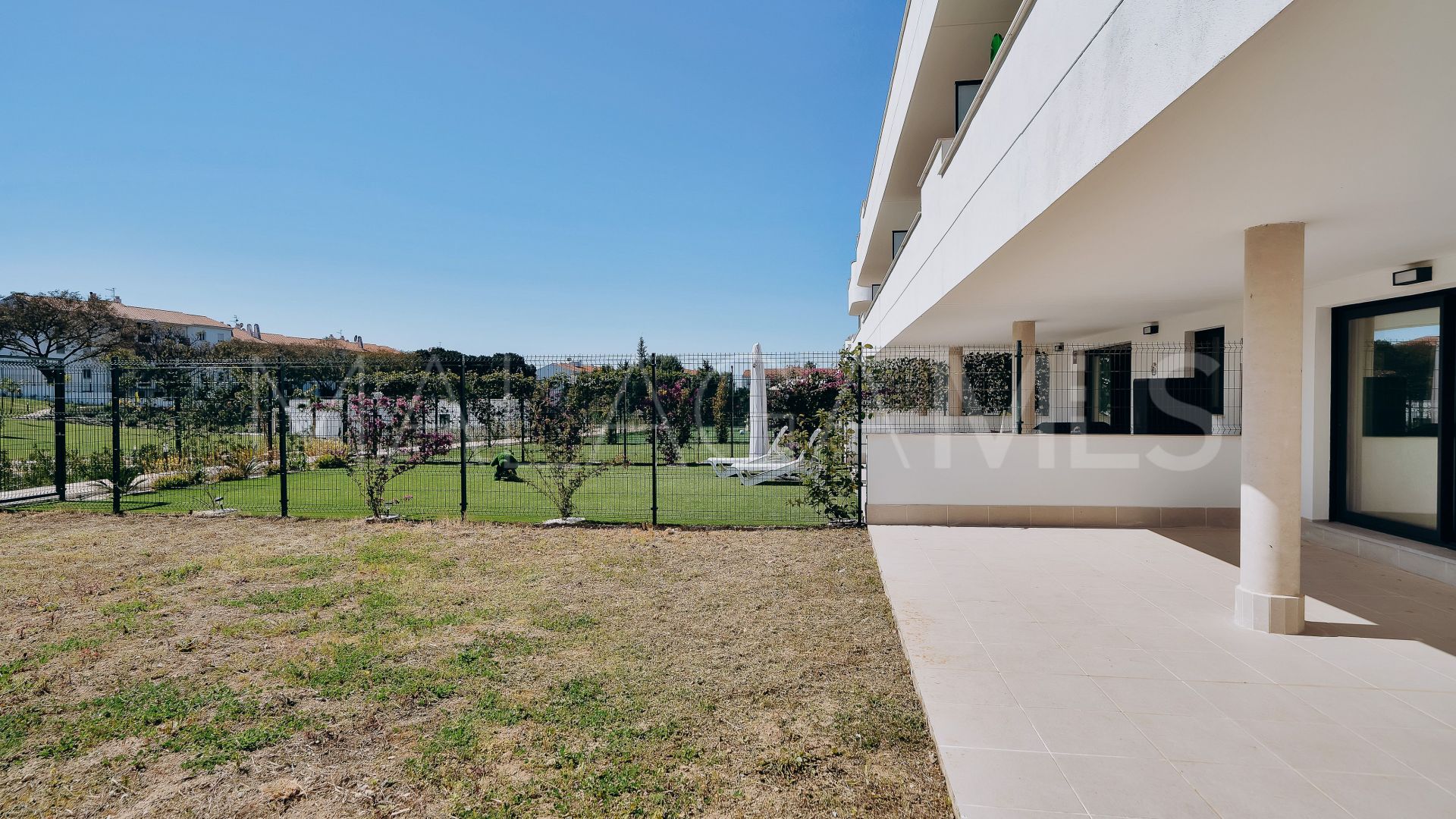 Apartamento planta baja with 2 bedrooms for sale in Estepona Este