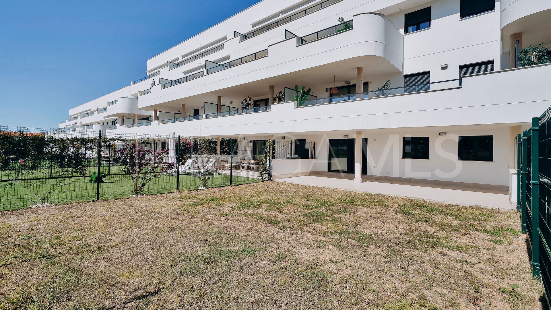 Apartamento planta baja with 2 bedrooms for sale in Estepona Este