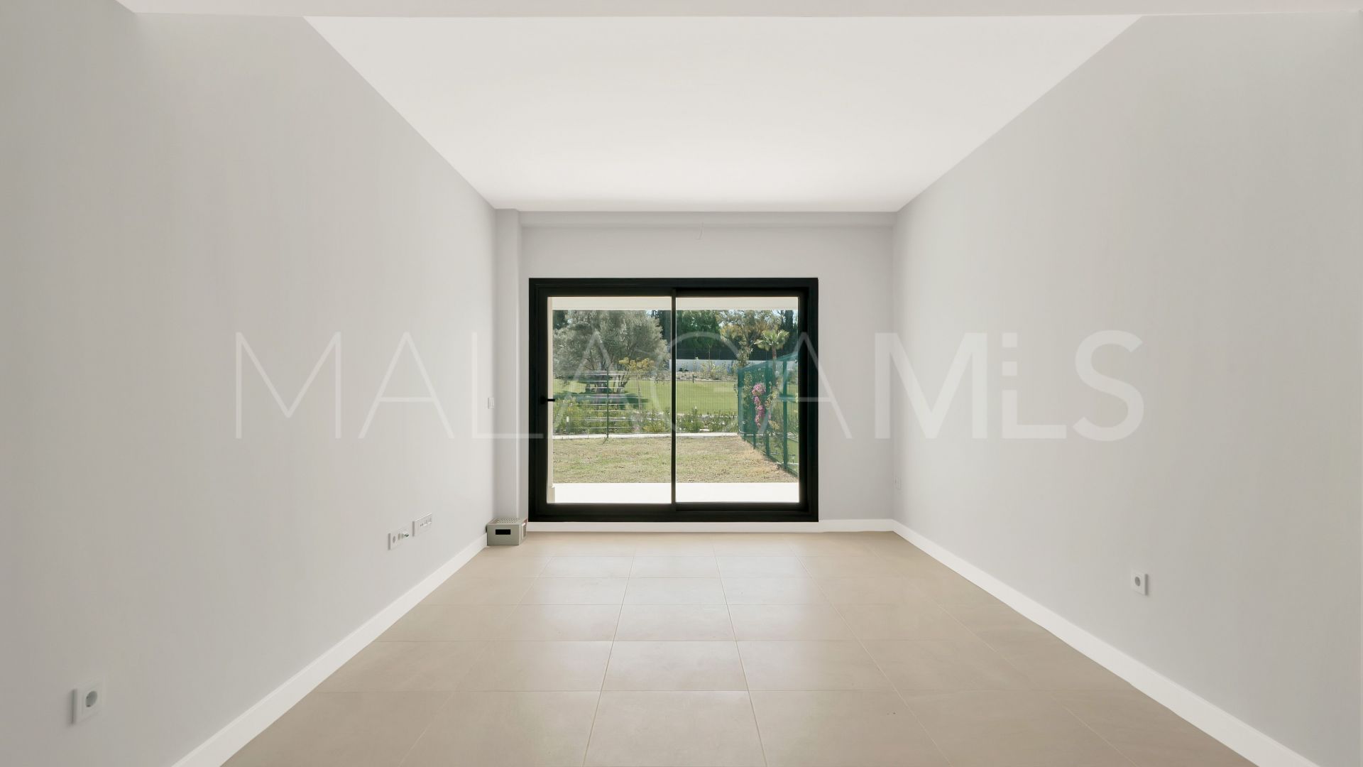 Apartamento planta baja with 2 bedrooms for sale in Estepona Este