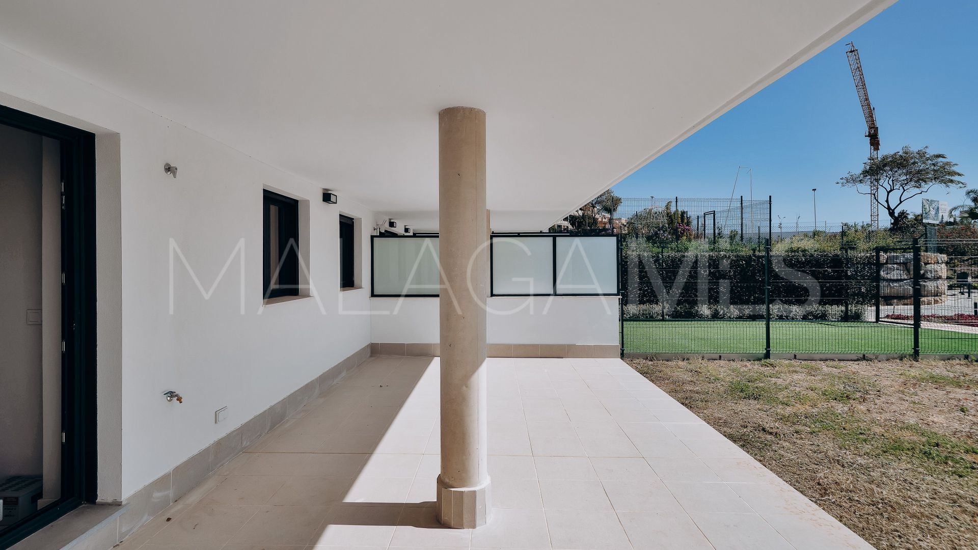 Apartamento planta baja with 2 bedrooms for sale in Estepona Este