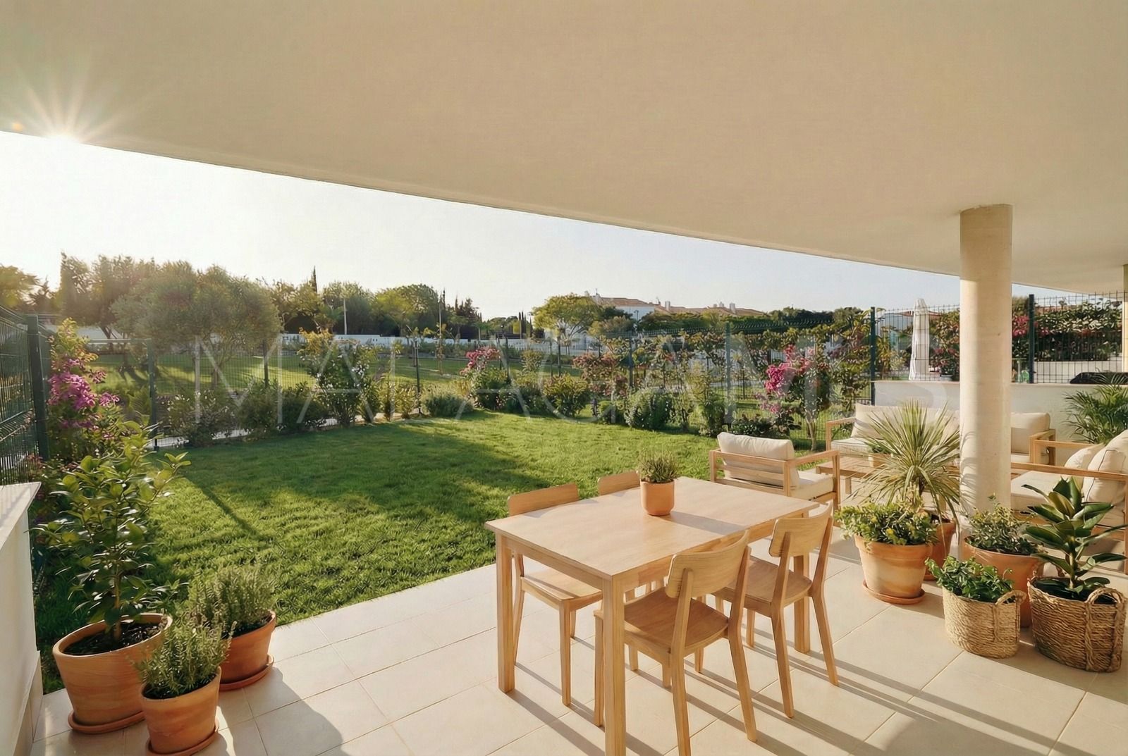 Apartamento planta baja with 2 bedrooms for sale in Estepona Este