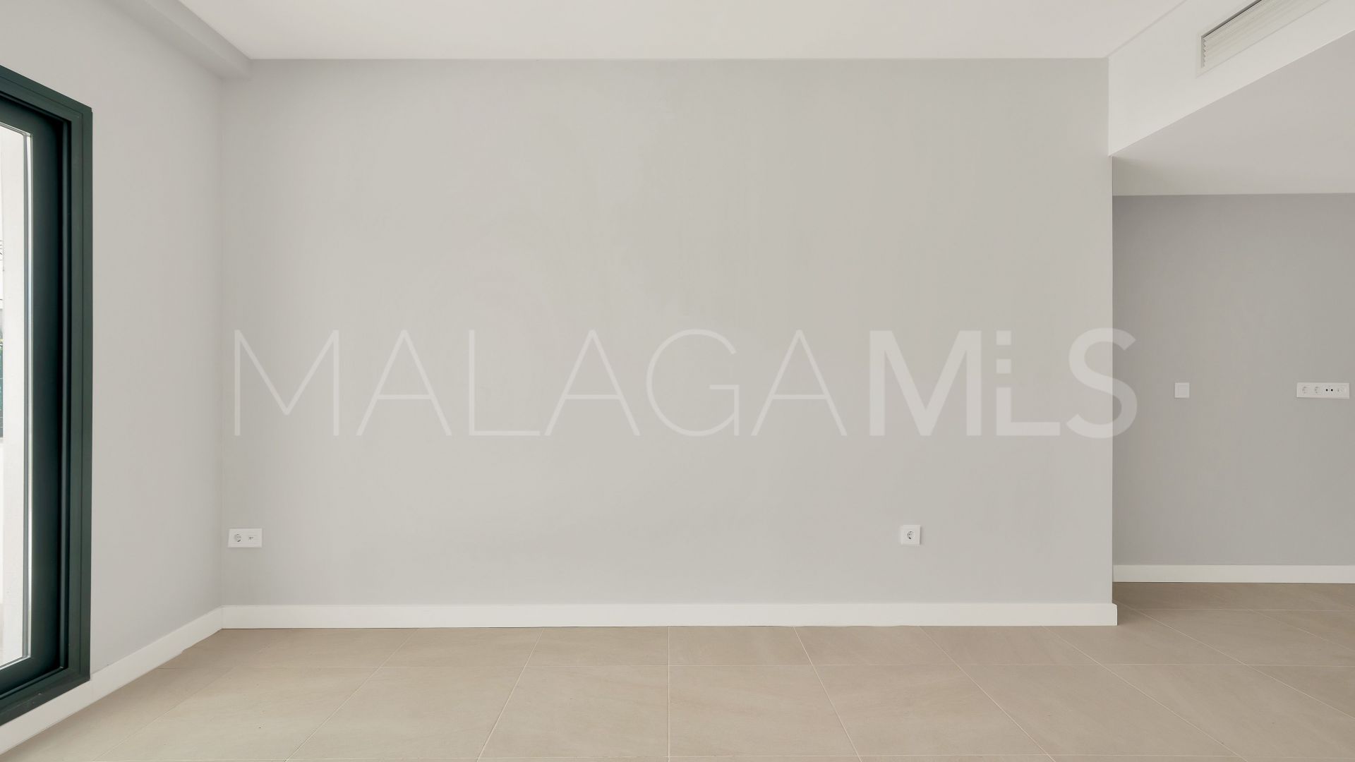 Apartamento planta baja with 2 bedrooms for sale in Estepona Este