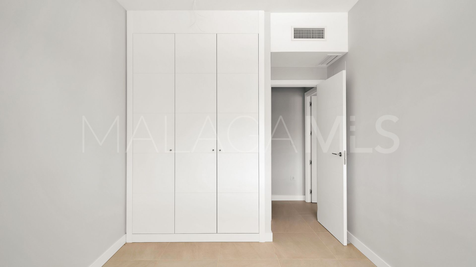 Apartamento planta baja with 2 bedrooms for sale in Estepona Este