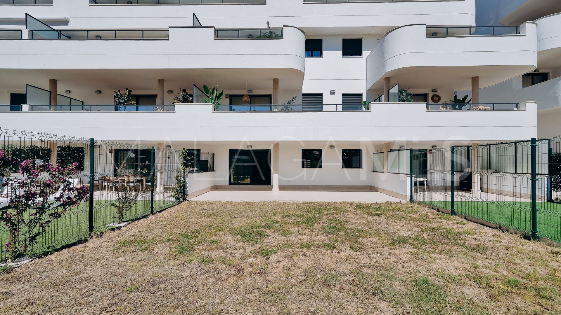 Apartamento planta baja with 2 bedrooms for sale in Estepona Este