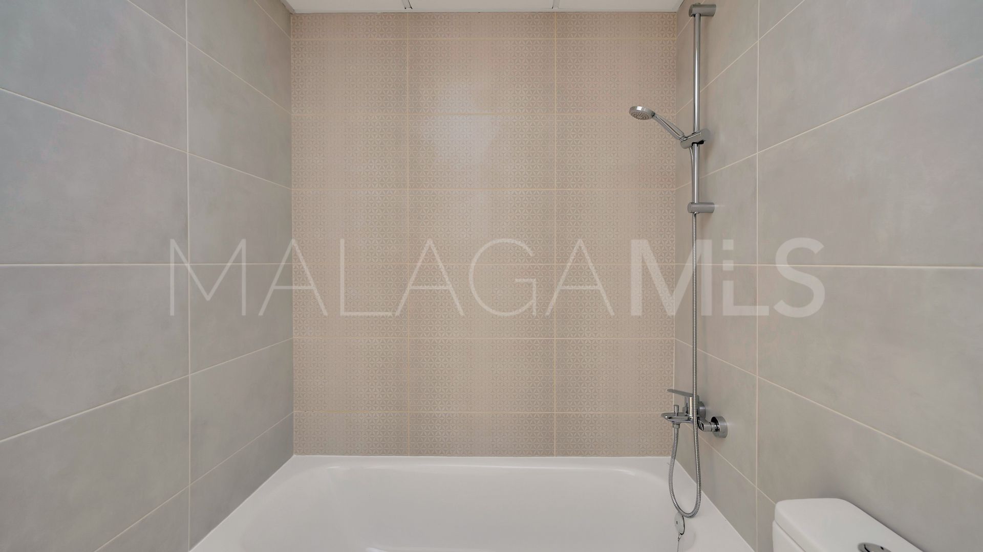 Apartamento planta baja with 2 bedrooms for sale in Estepona Este