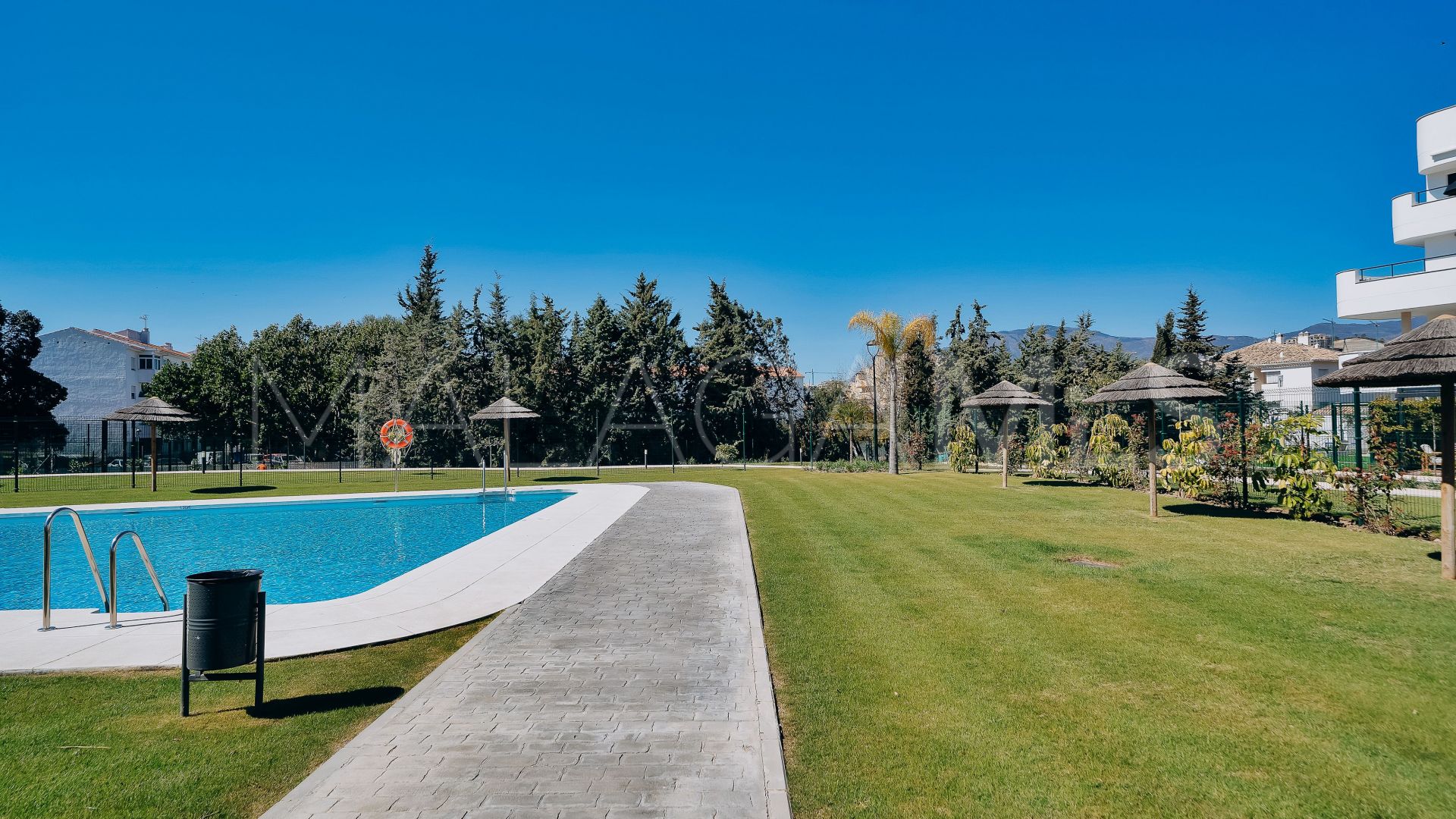 Apartamento planta baja with 2 bedrooms for sale in Estepona Este
