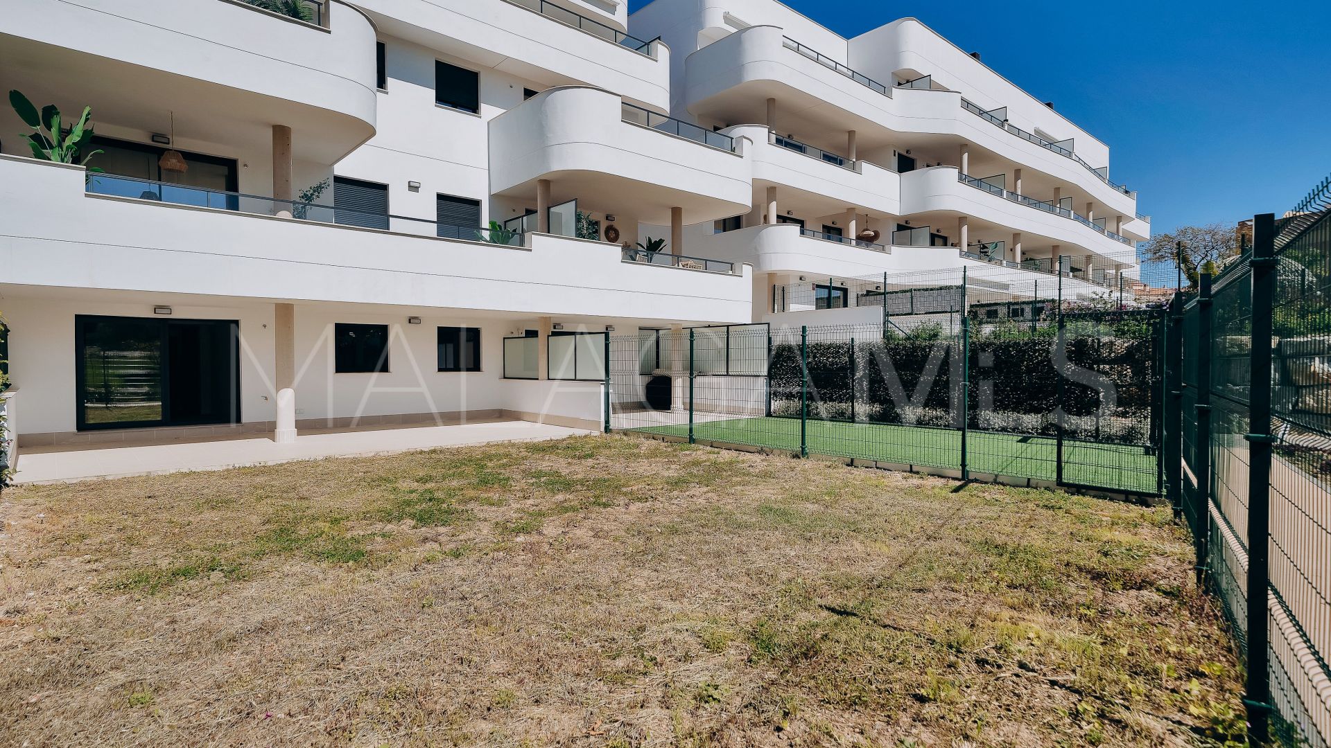 Apartamento planta baja with 2 bedrooms for sale in Estepona Este