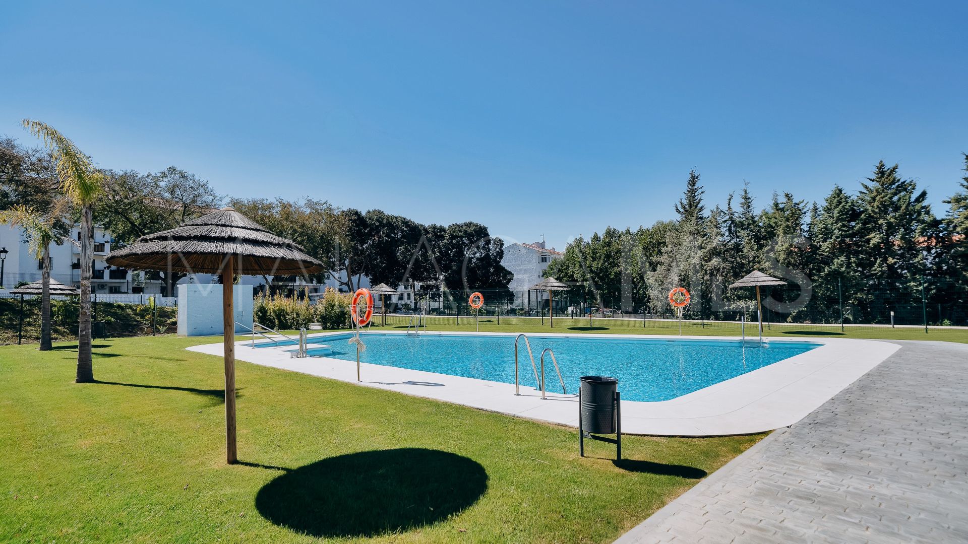 Apartamento planta baja with 2 bedrooms for sale in Estepona Este
