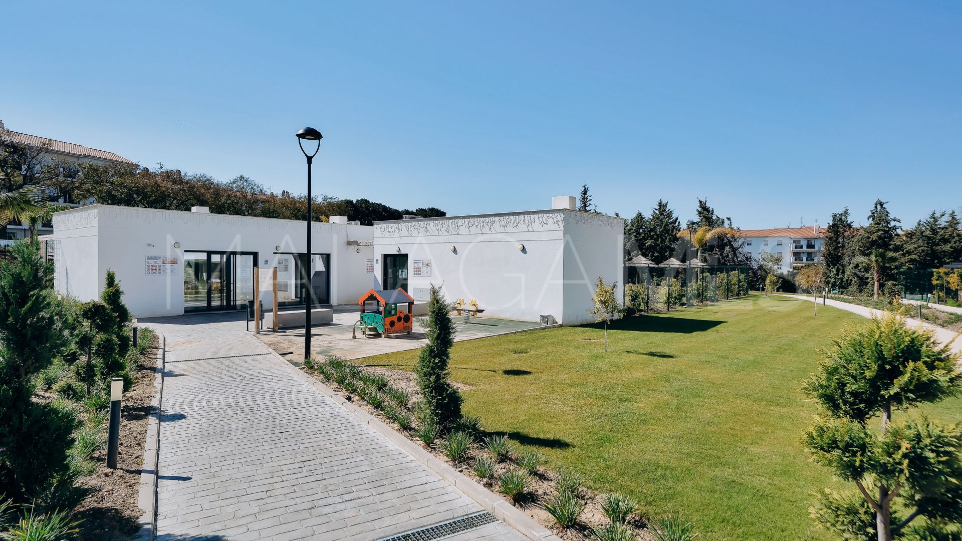Apartamento planta baja with 2 bedrooms for sale in Estepona Este