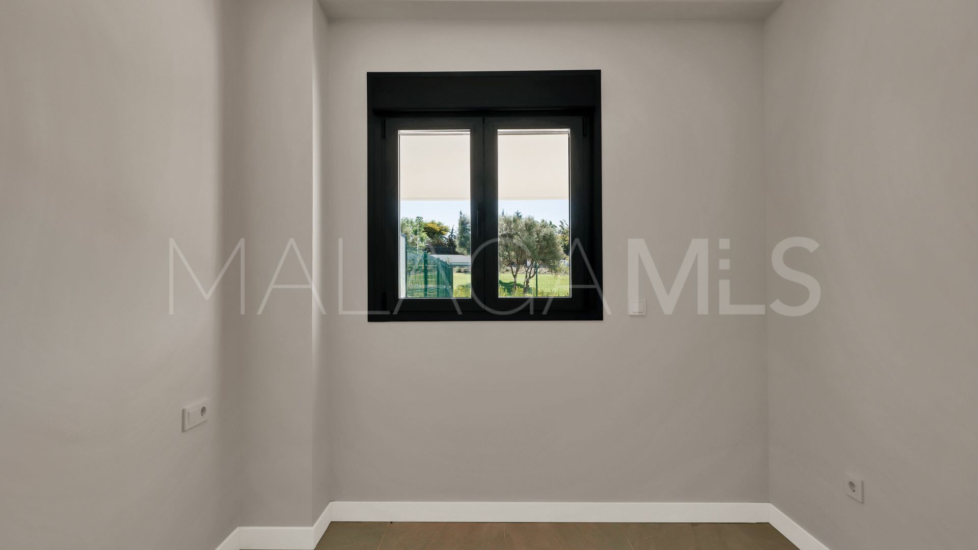 Apartamento planta baja with 2 bedrooms for sale in Estepona Este