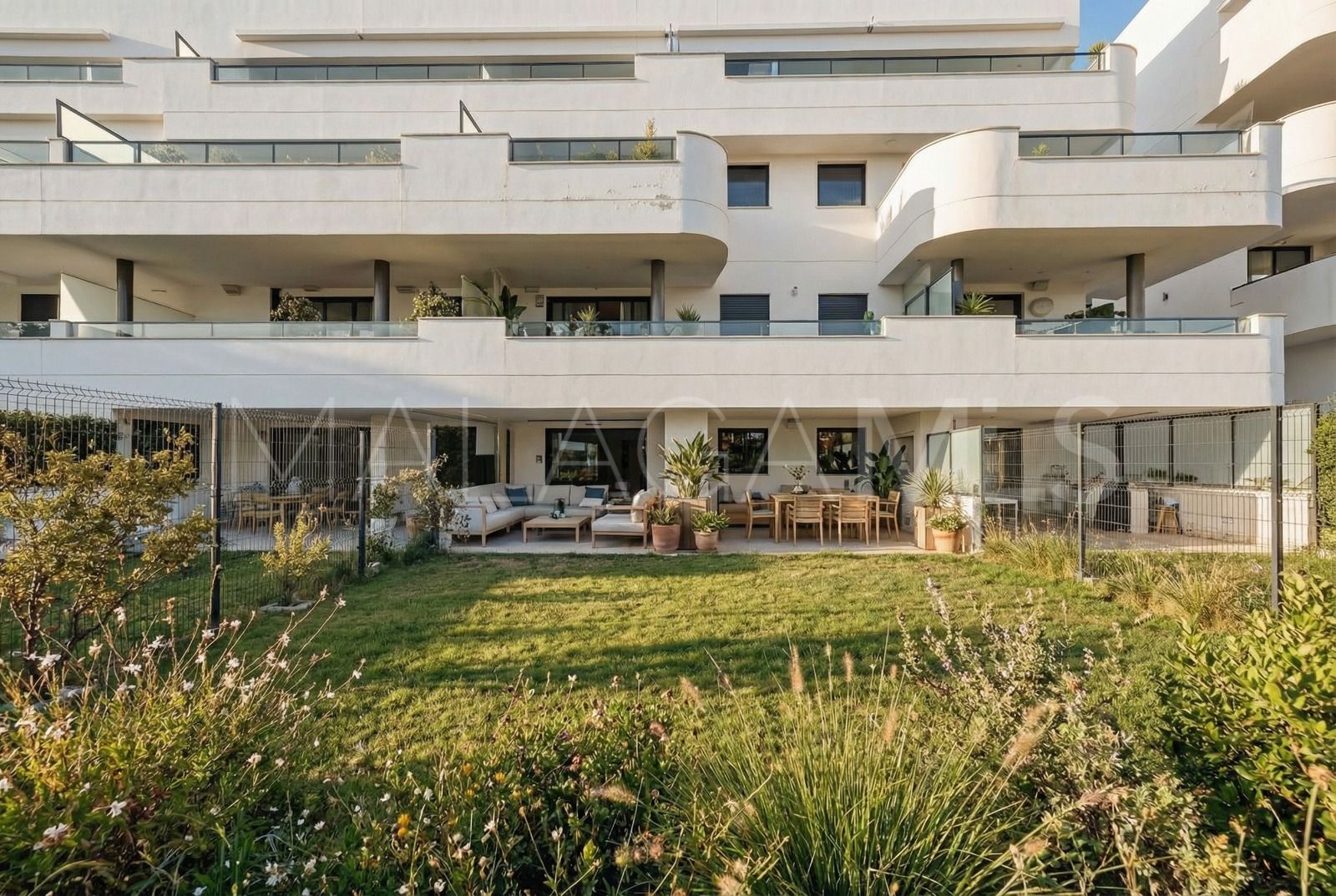Apartamento planta baja with 2 bedrooms for sale in Estepona Este