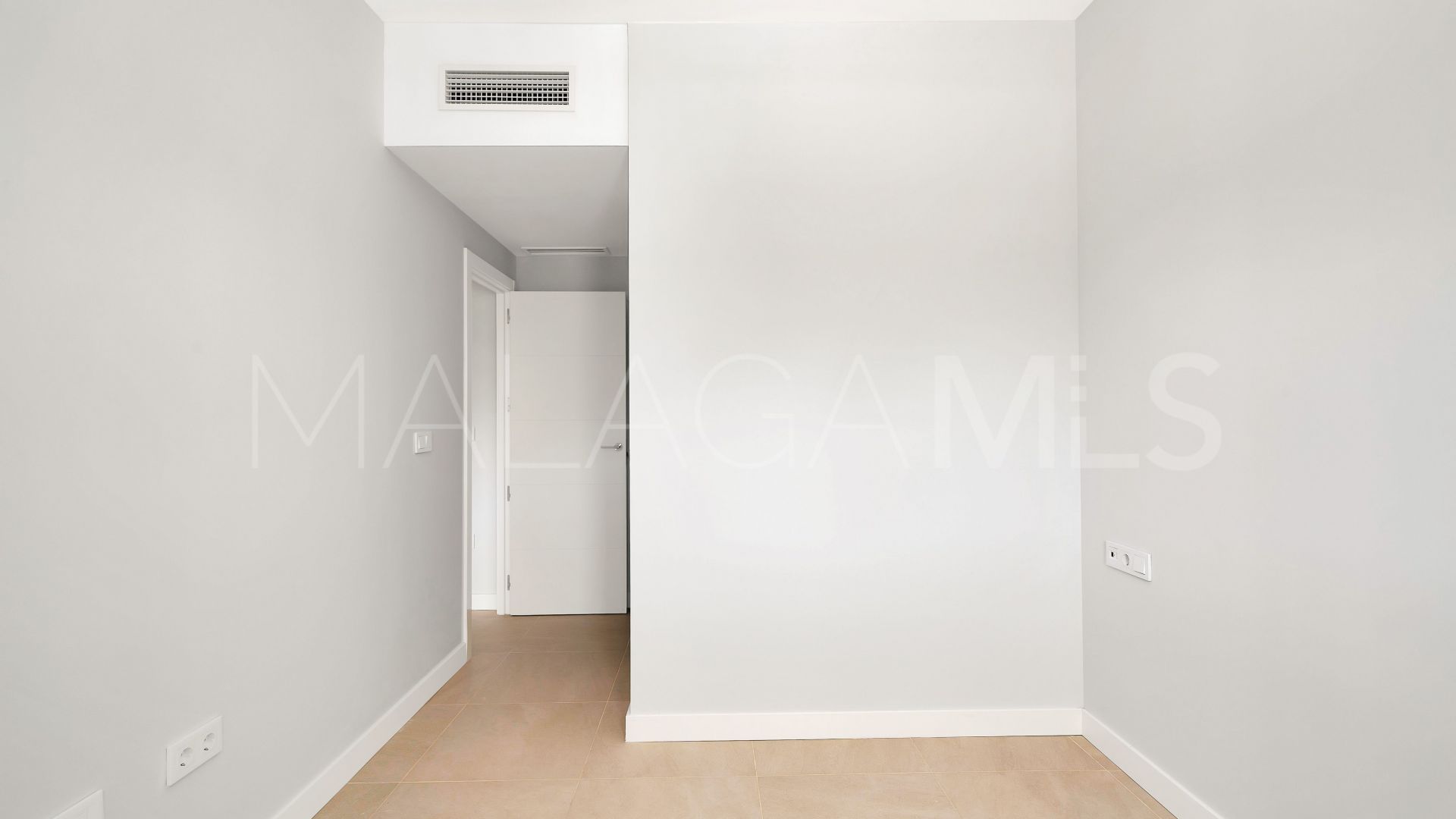 Apartamento planta baja with 2 bedrooms for sale in Estepona Este