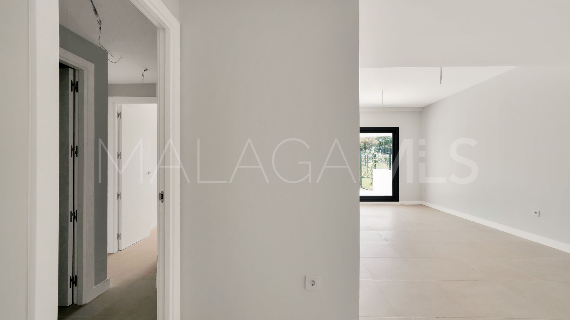 Apartamento planta baja with 2 bedrooms for sale in Estepona Este