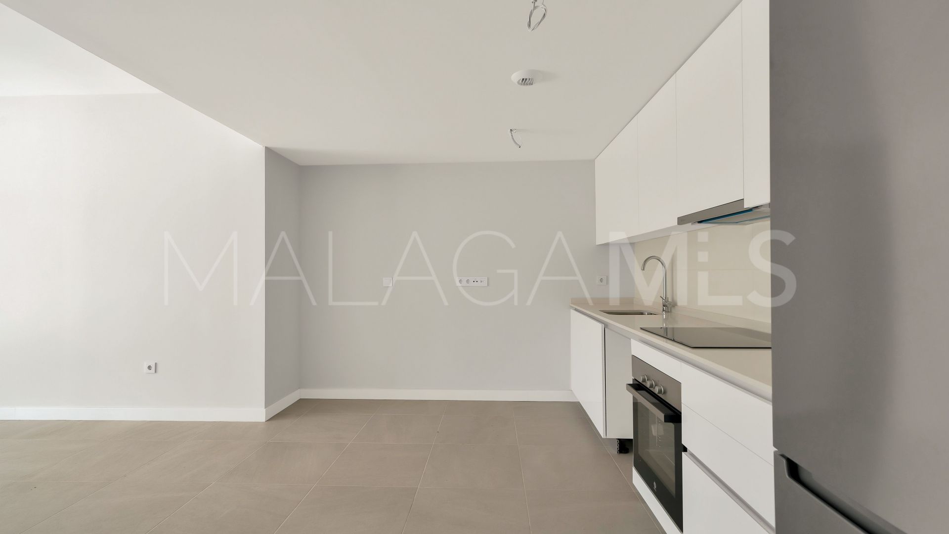 Apartamento planta baja with 2 bedrooms for sale in Estepona Este