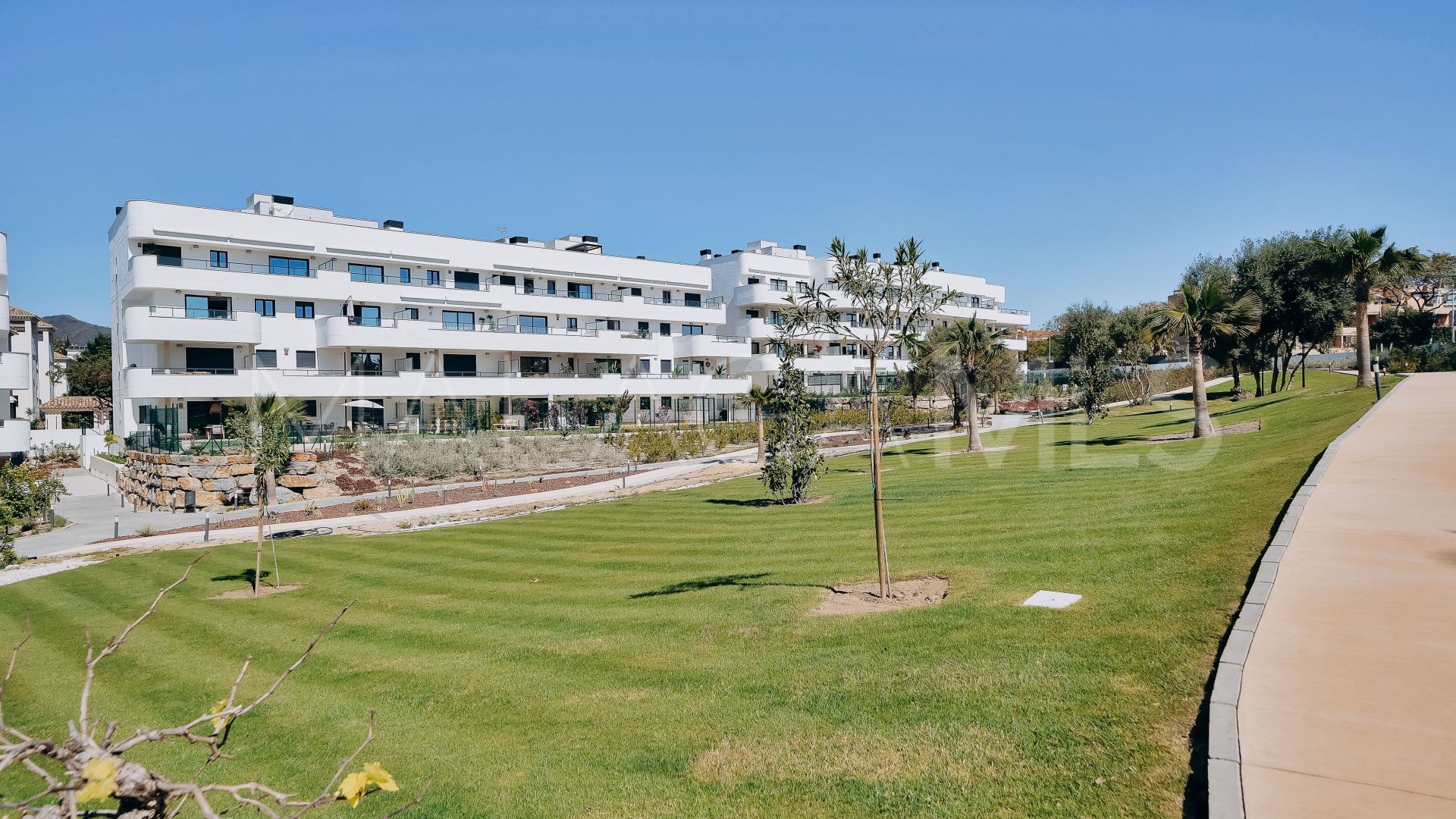 Apartamento planta baja with 2 bedrooms for sale in Estepona Este