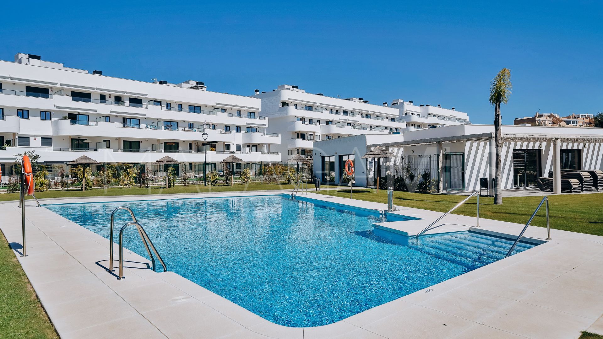 Apartamento planta baja with 2 bedrooms for sale in Estepona Este
