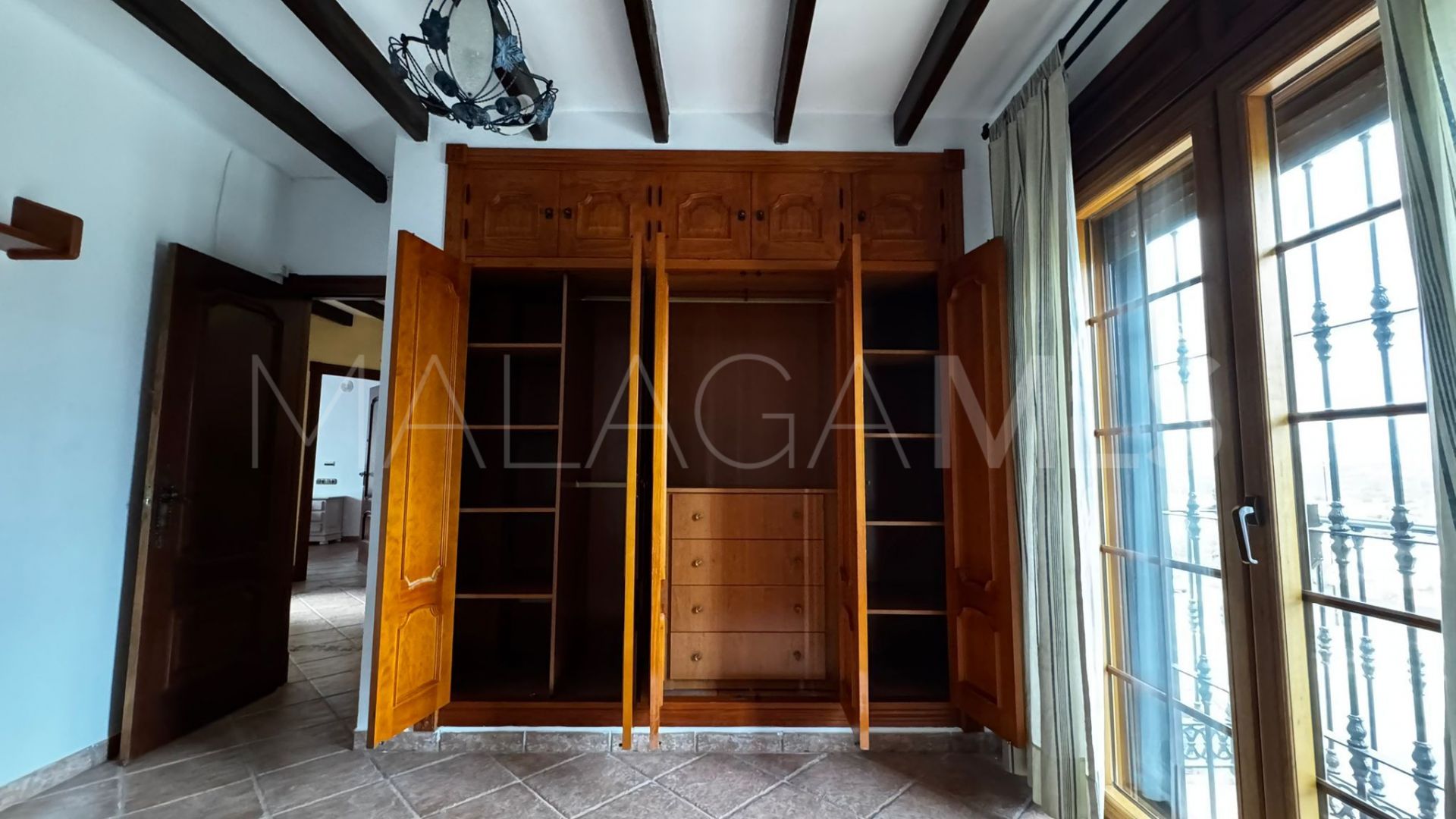 Se vende villa de 5 bedrooms in Las Lagunas