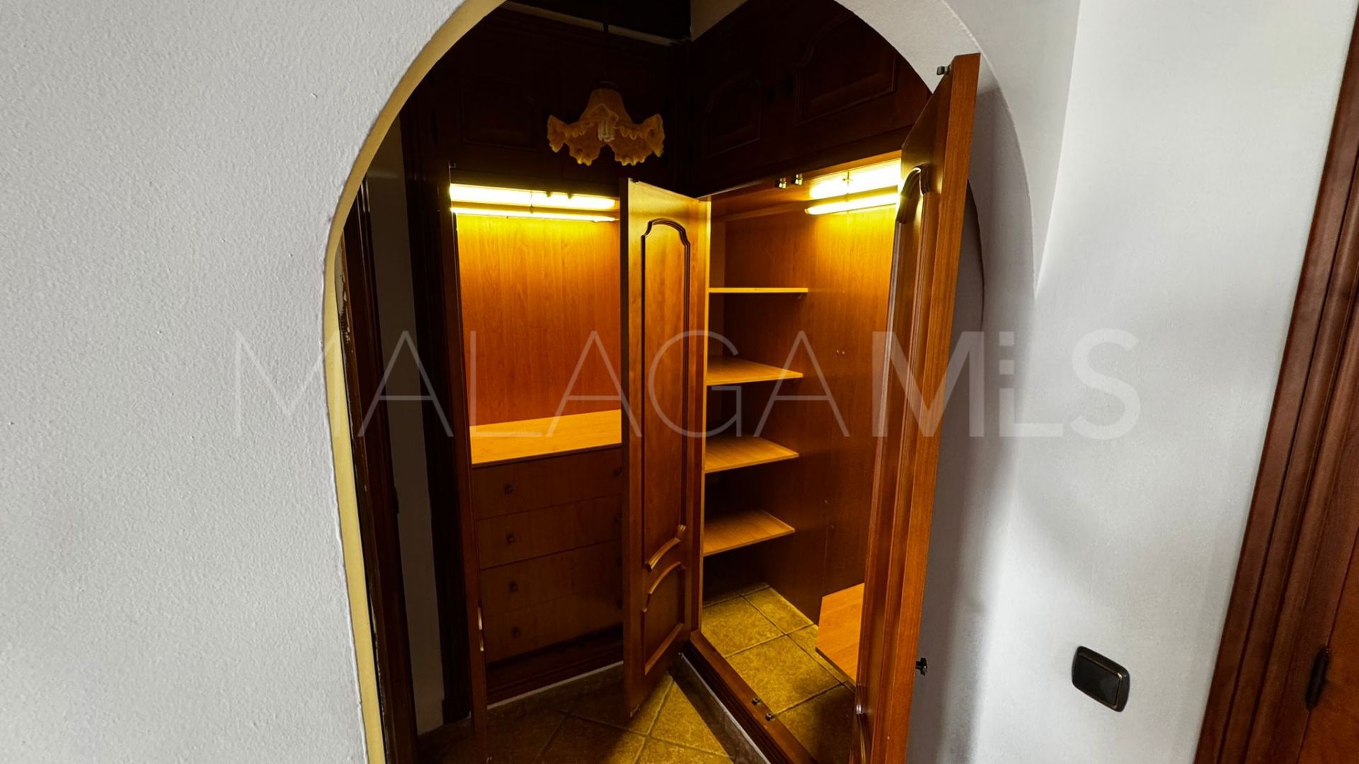 Se vende villa de 5 bedrooms in Las Lagunas